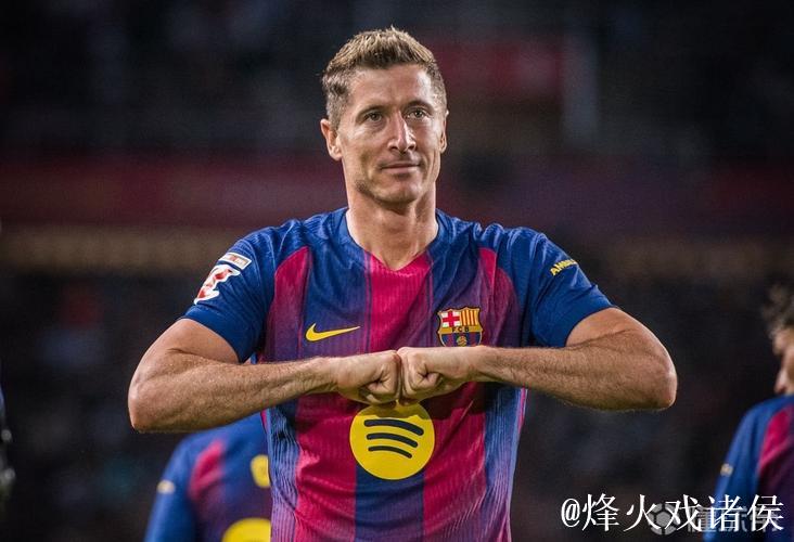 记者：莱万腘绳肌不适缺席训练，他将不会参加本轮国王杯